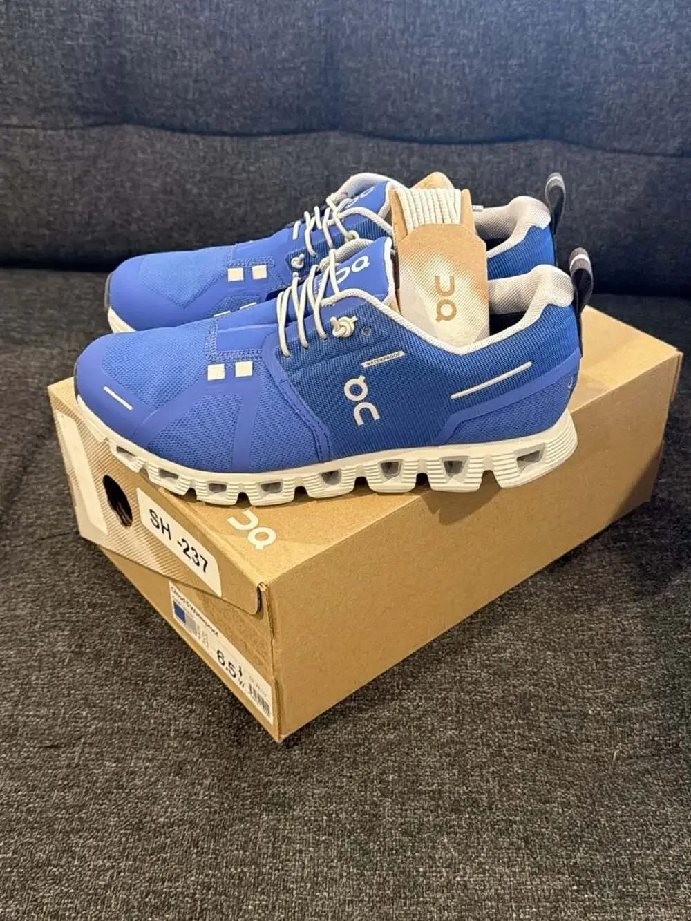 On Running Cloud 5 Waterproof Cobalt Glacier Women's Sneakers Size 6.5W